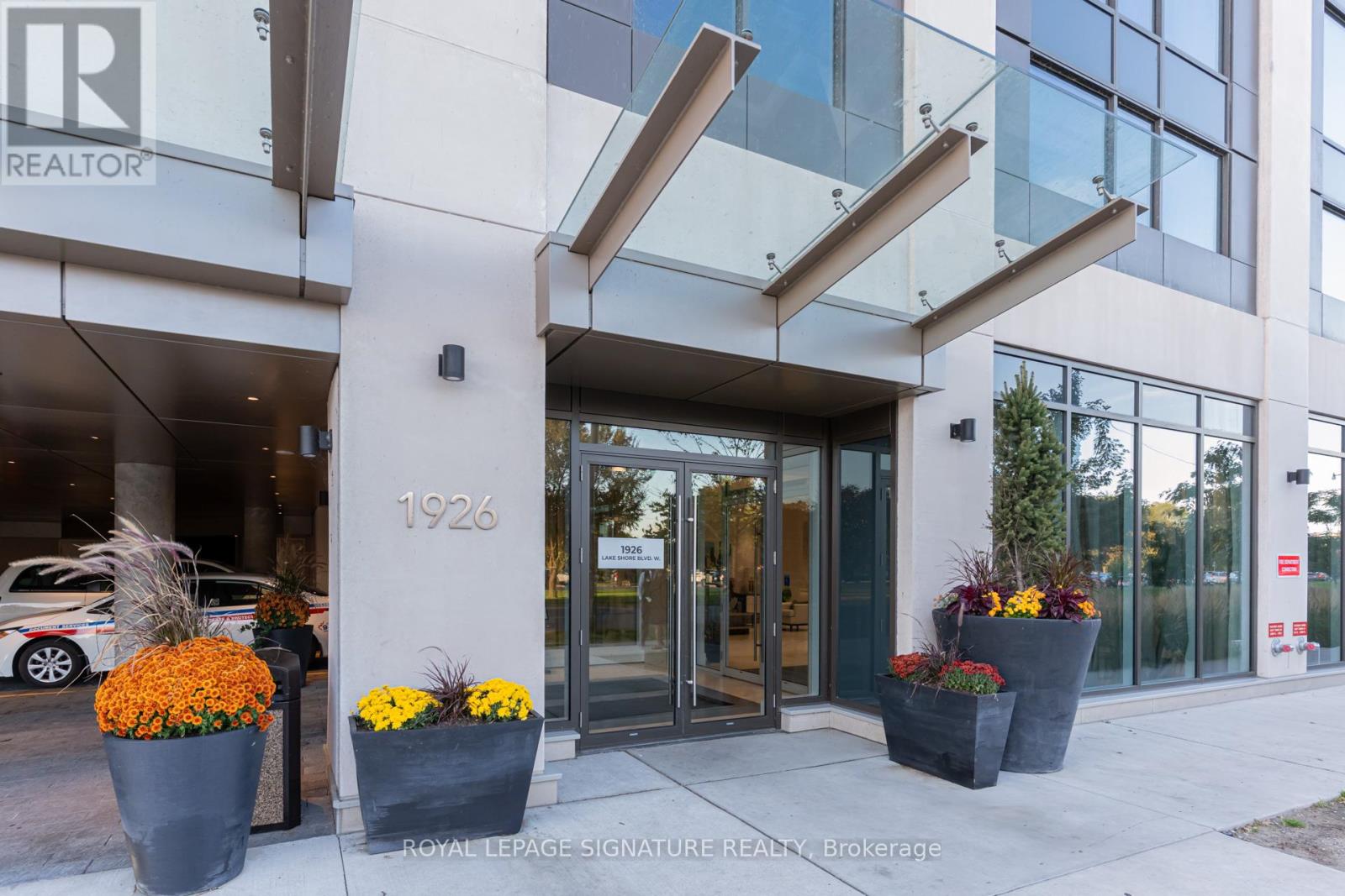2217 1926 Lake Shore Blvd W, Toronto, ON M6S 0B1