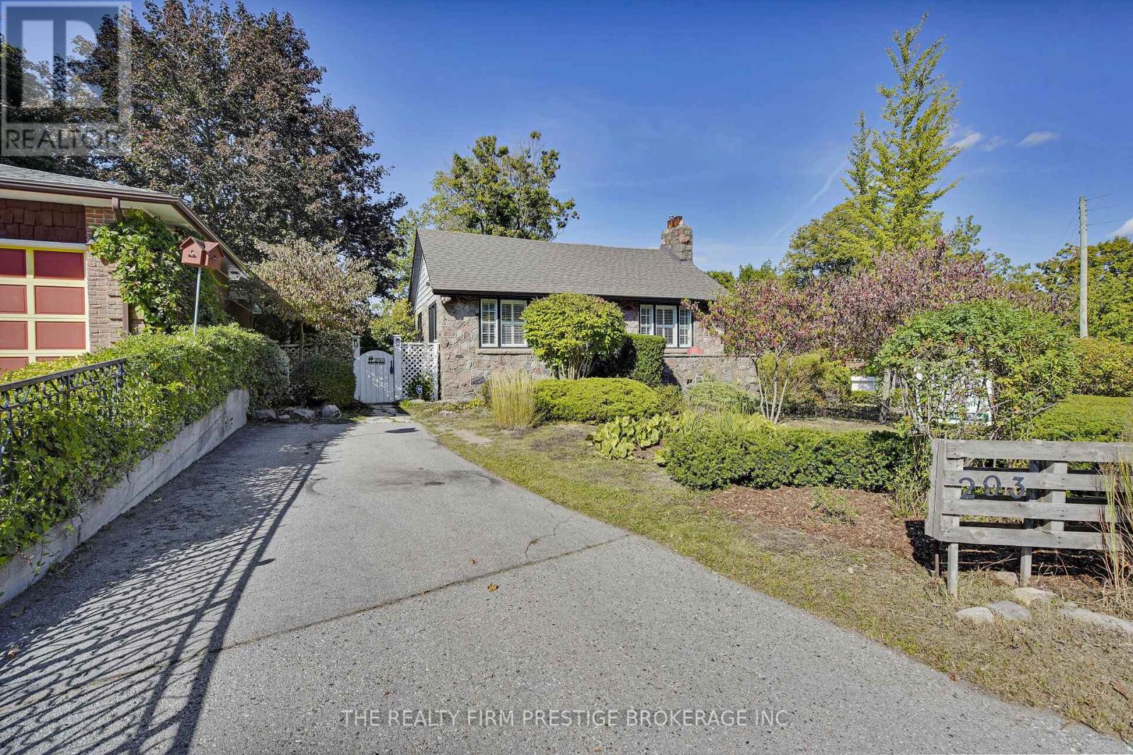 293 Riverside Dr, London, ON N6H 1G2