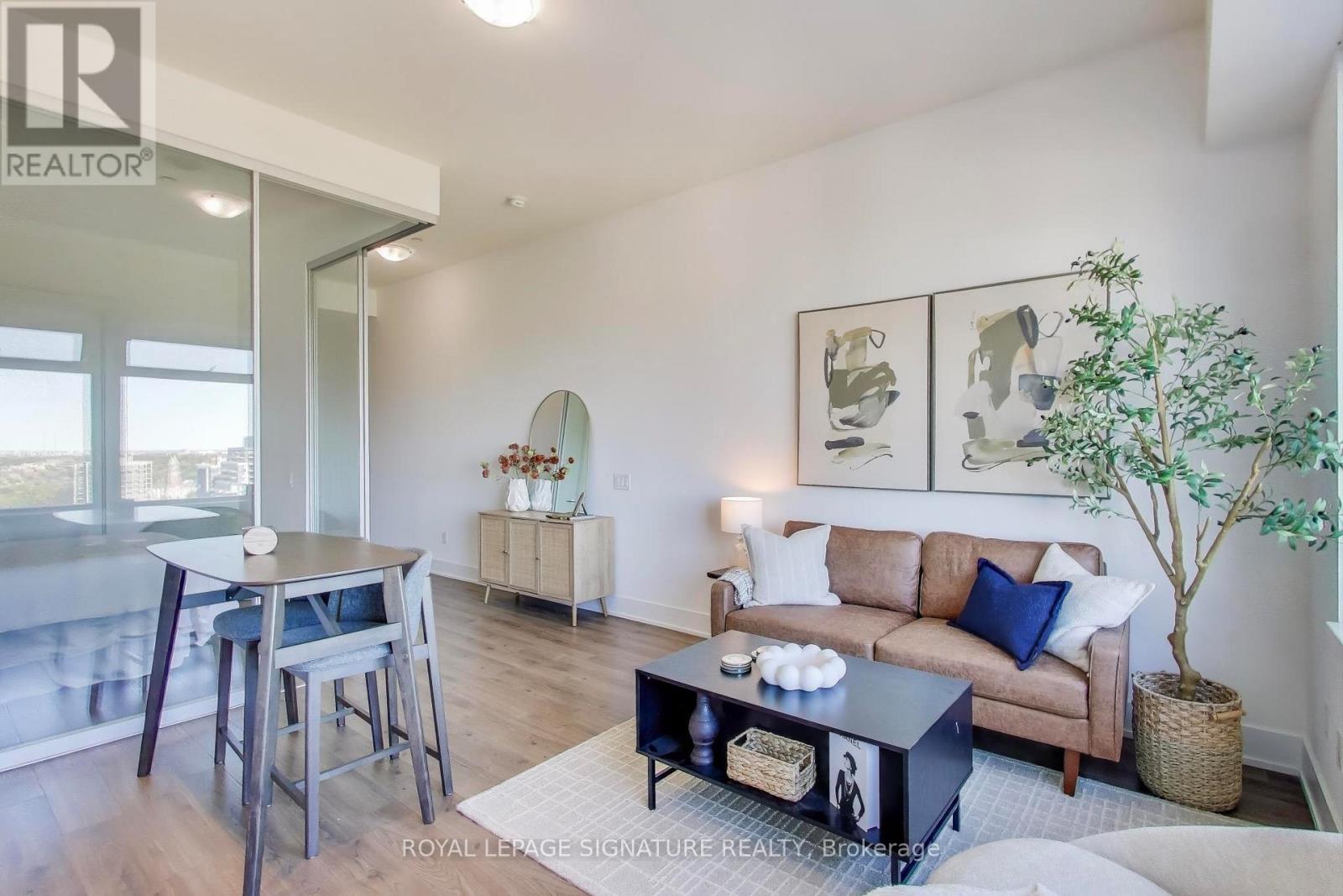 1826 111 St Clair Ave W, Toronto, ON M4V 1N5