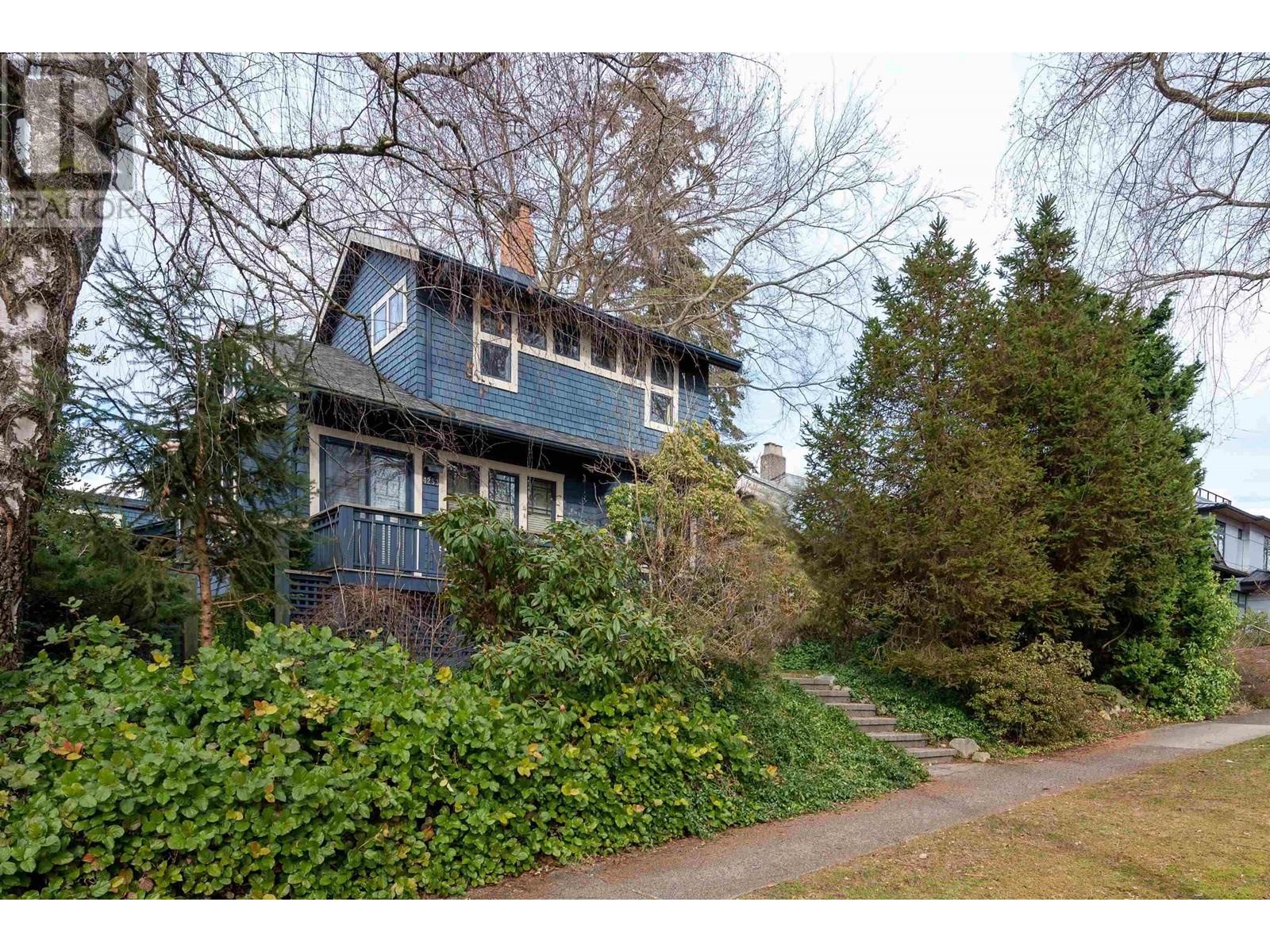4253 W 13th Ave, Vancouver, BC V6R 2T7