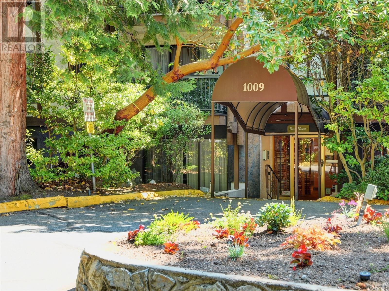 1009 Mckenzie Ave Unit 406 Ave, Saanich, BC V8X 4B1