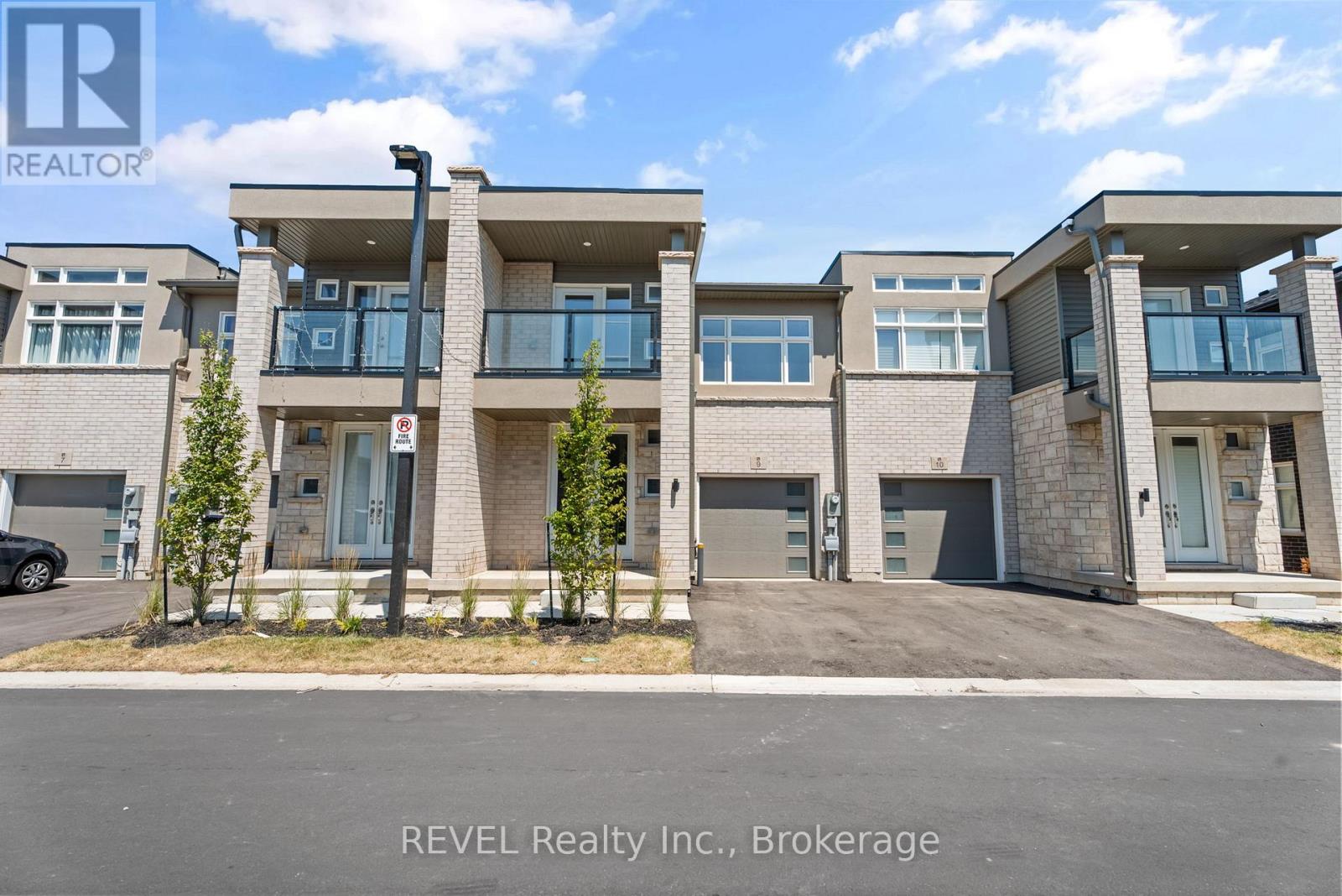 9 5672 Dorchester Rd, Niagara Falls, ON L2G 4Y8