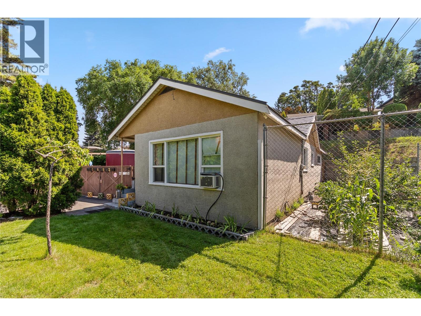 1693 Valleyview Dr, Kamloops, BC V2C 4B6