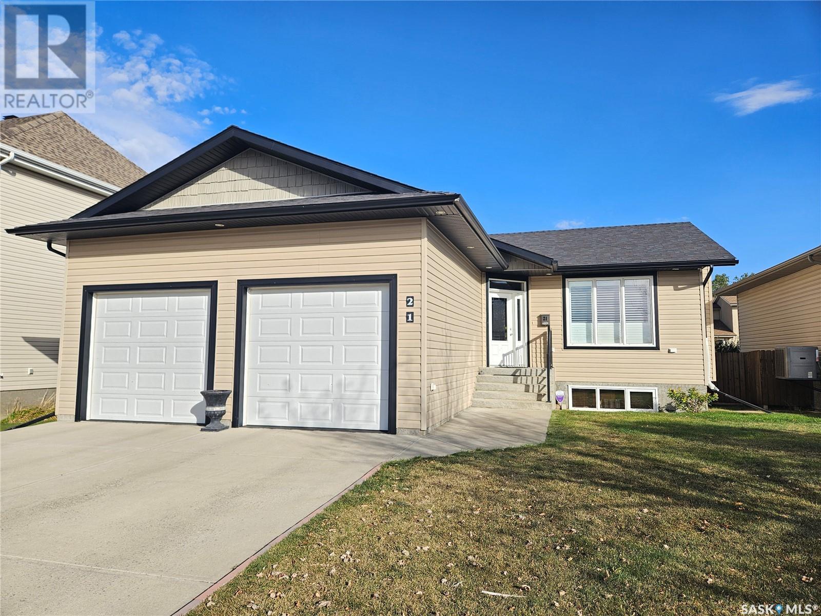 21 Arlington Ave, Moose Jaw, SK S6K 1B2