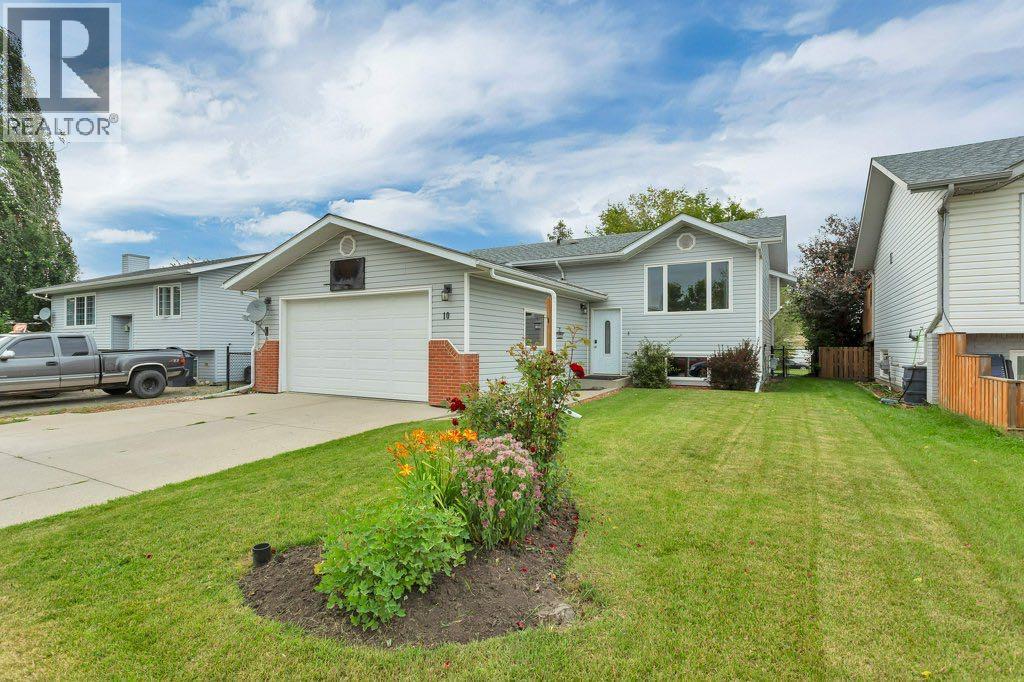 10 Beech Cres, Olds, AB T4H 1M1