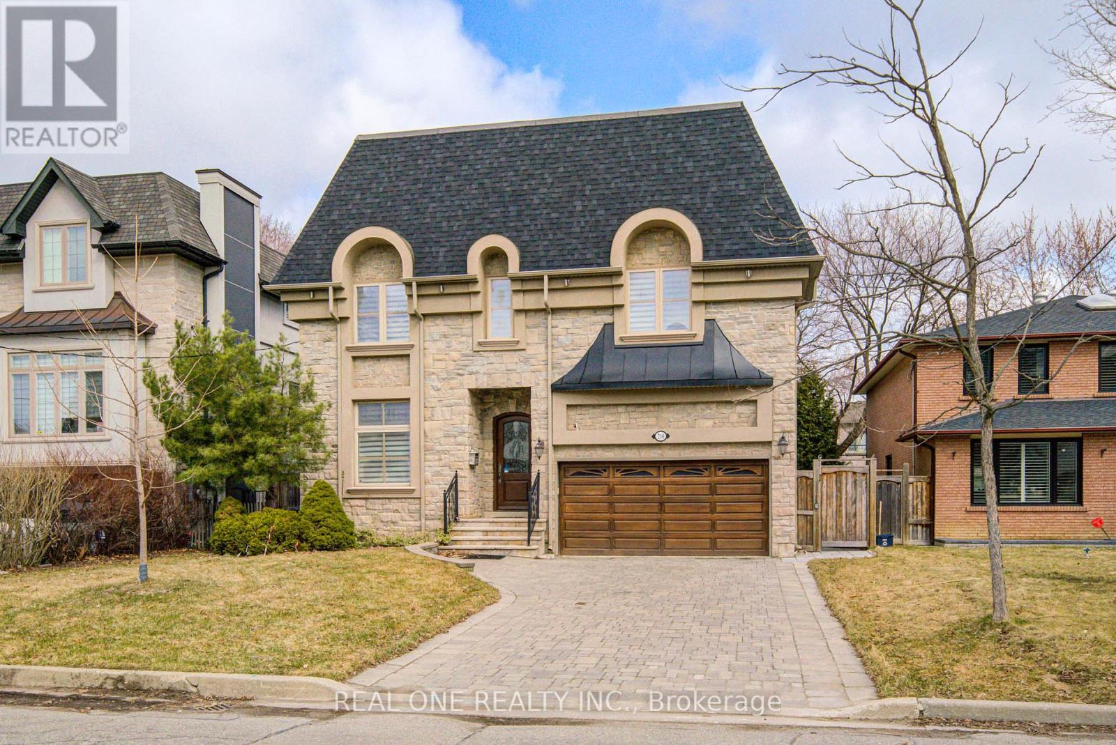210 Maplehurst Ave, Toronto, ON M2N 3C2