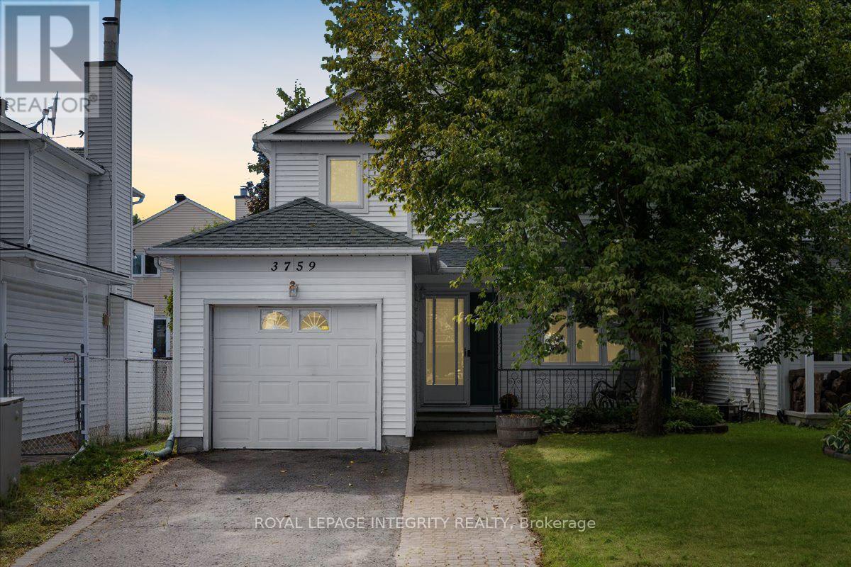 3759 Autumnwood St, Ottawa, ON K1T 2G7