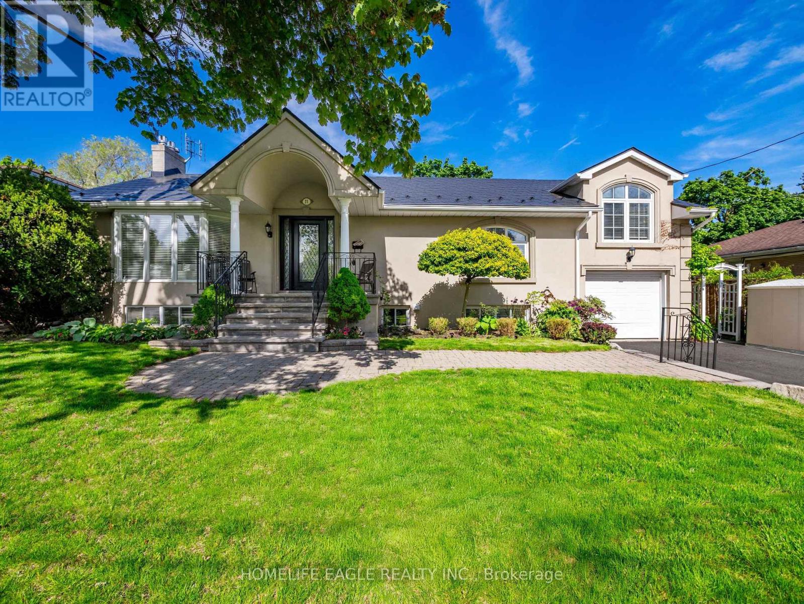 11 Knollside Dr, Richmond Hill, ON L4C 4W7