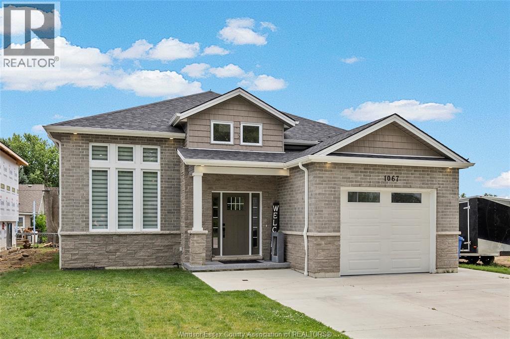 1067 Maple Ave, Kingsville, ON N9Y 3T5
