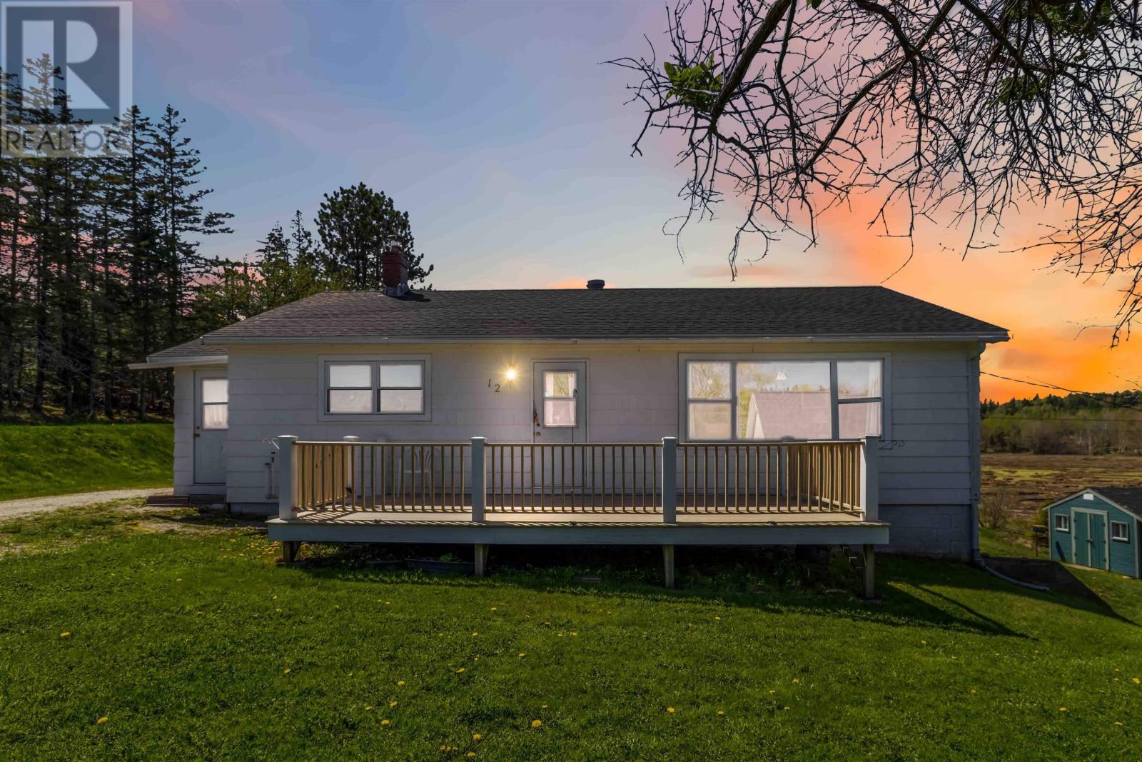 12 Old Oakland Rd, Mahone Bay, NS B0J 2E0