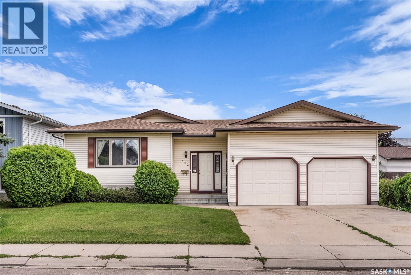 502 Hall Cres, Saskatoon, SK S7L 7H3