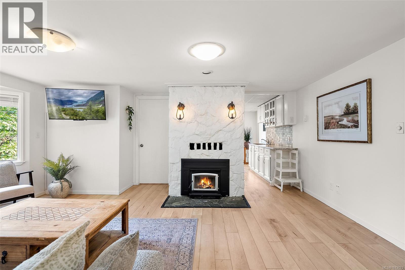 729 Latoria Rd, Langford, BC V9C 4J1