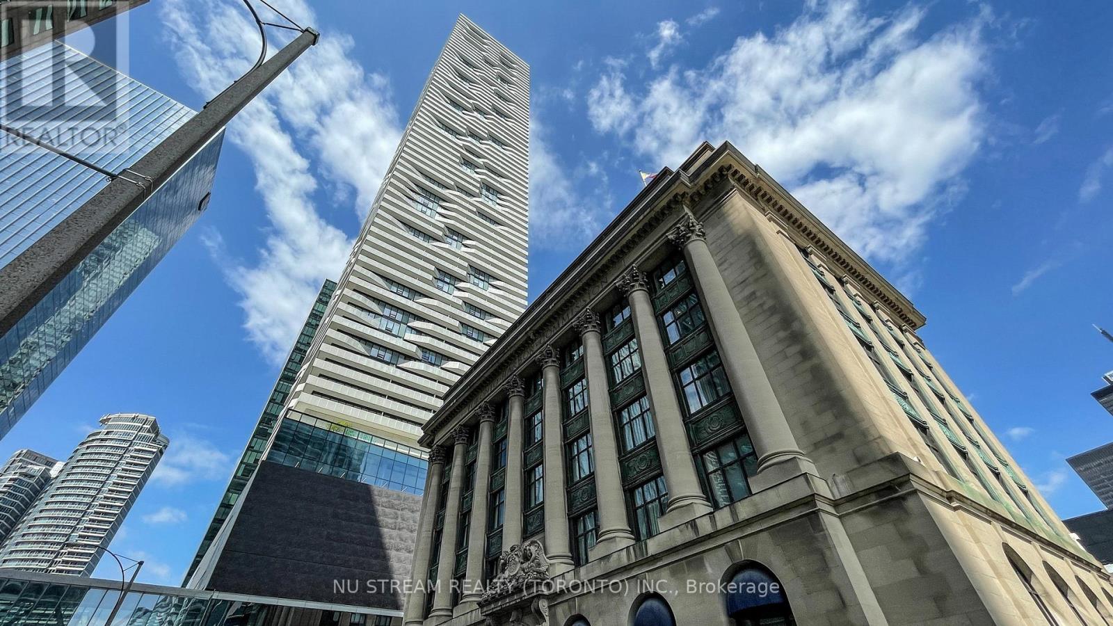 100 Harbour St Ph101 St, Toronto, ON M5J 0B5