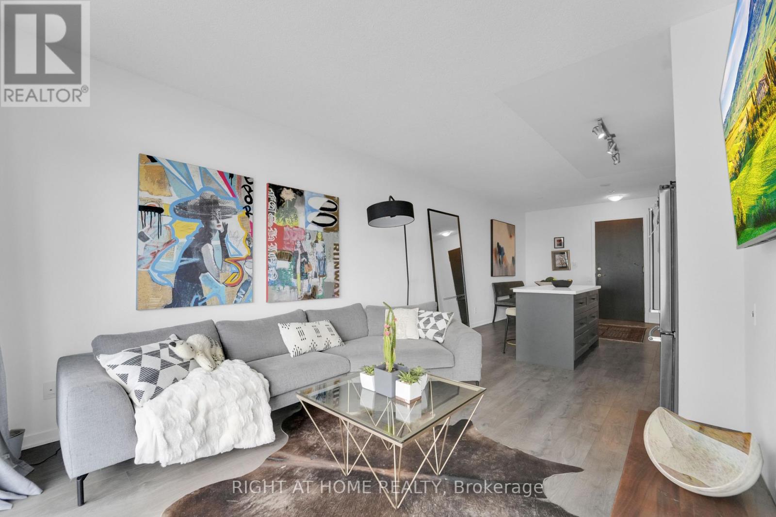 1414 105 The Queensway, Toronto, ON M6S 5B5