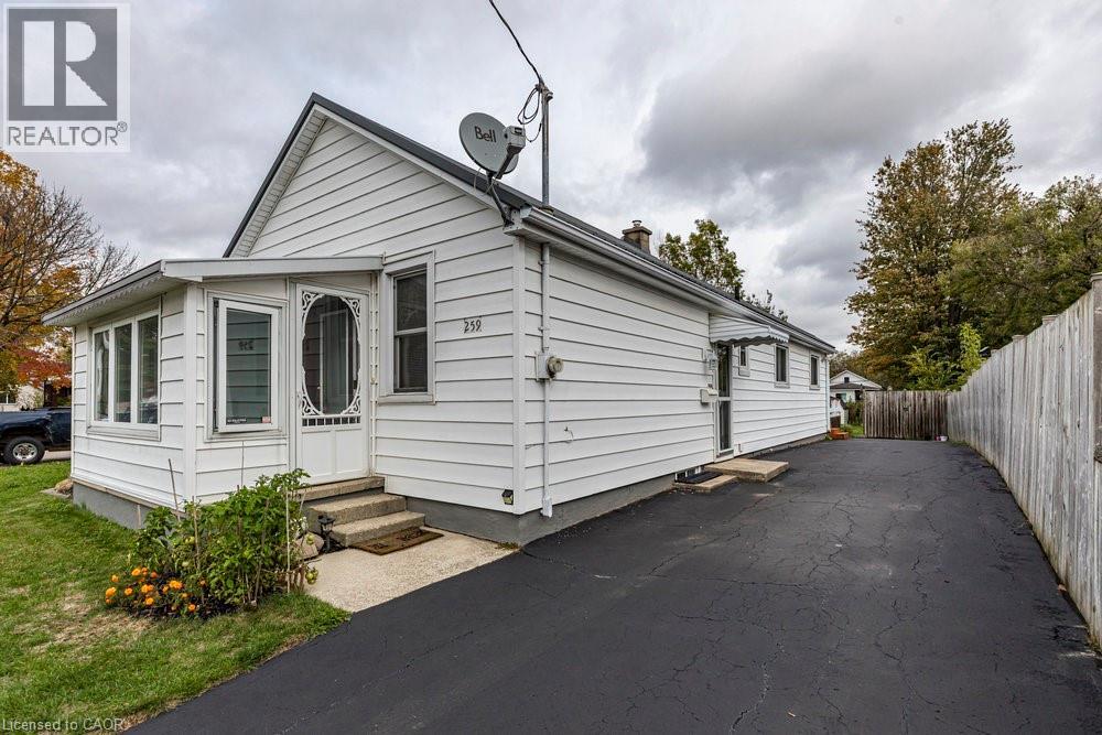 259 Metcalfe St N, Simcoe, ON N3Y 3Y1