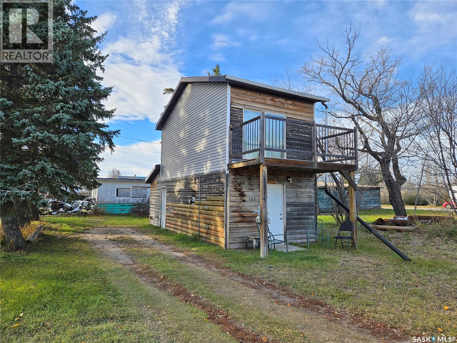 180 Main St, Kisbey, SK S0C 1L0