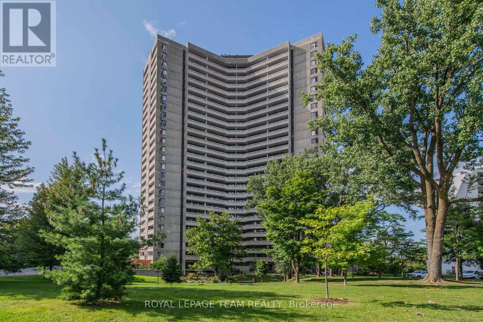 1101 1081 Ambleside Dr, Ottawa, ON K2B 8C8