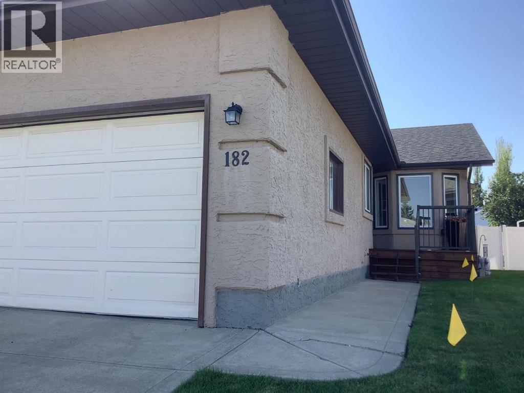 182 Doran Cres, Red Deer, AB T4R 2K3