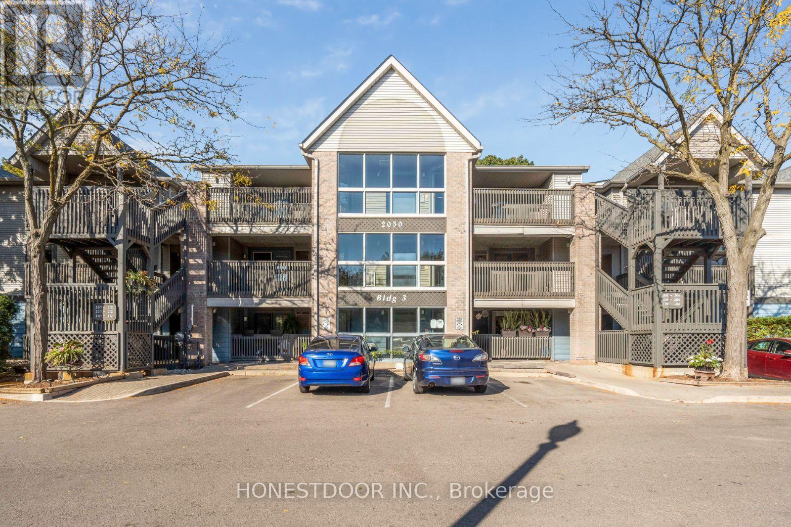 304 2030 Cleaver Ave, Burlington, ON L7M 4C3