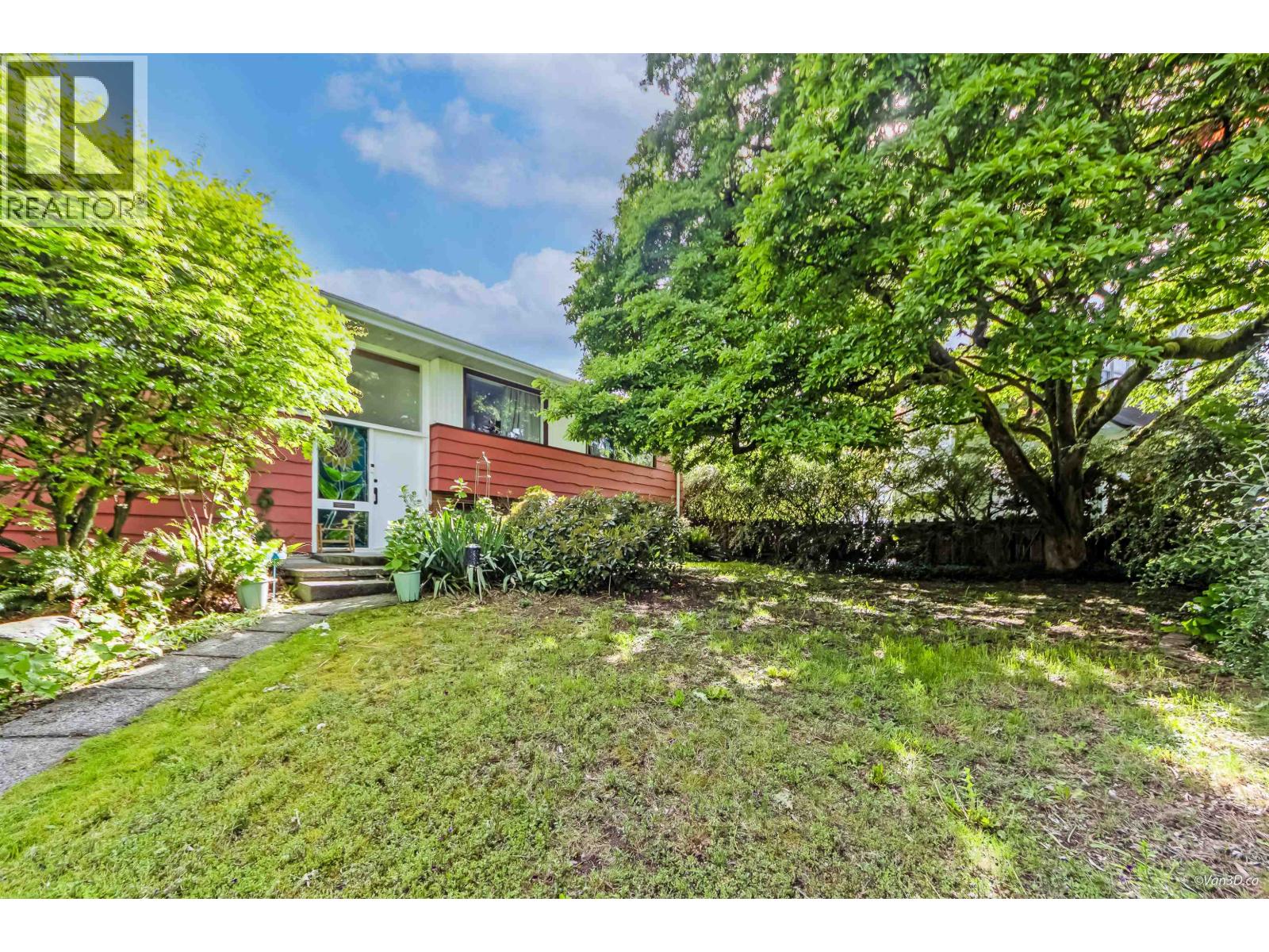 4872 Gilpin Ct, Burnaby, BC V5G 3A3
