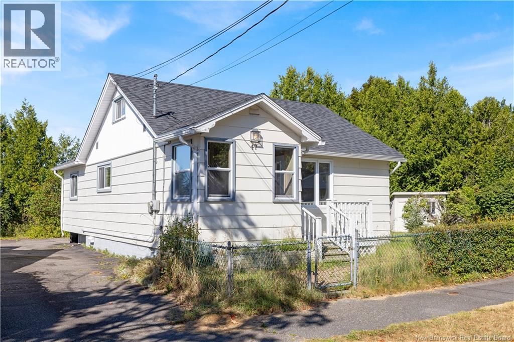 47 Puglsey Ave, Saint John, NB E2K 2X1