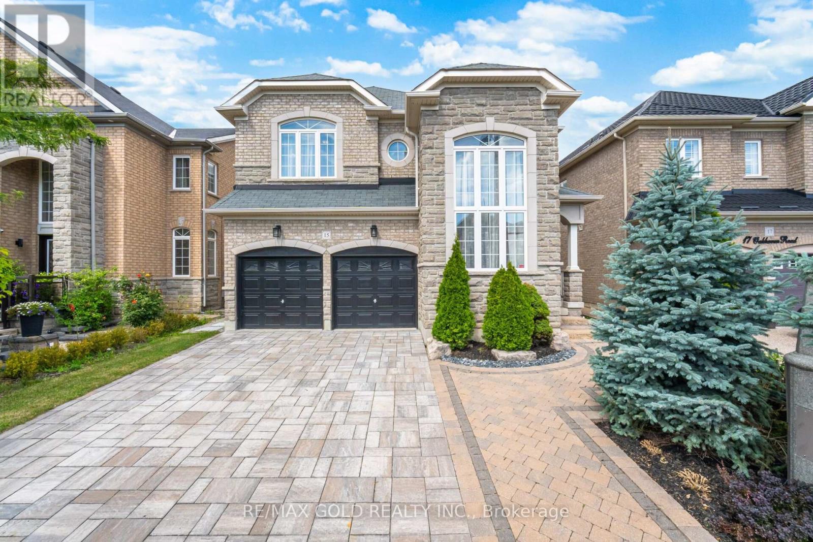 15 Oakhaven Rd, Brampton, ON L6P 2Y3