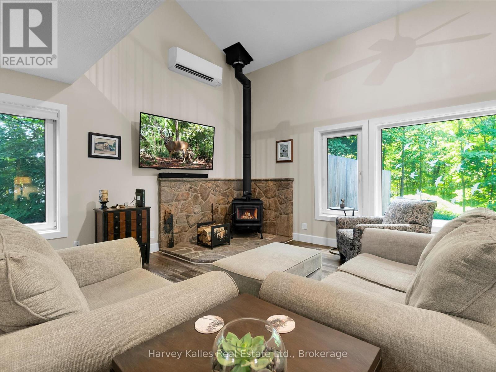 15 Victoria St, Seguin, ON P0C 1J0