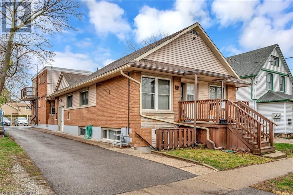 82 Albert St, St. Catharines, ON L2R 2H1