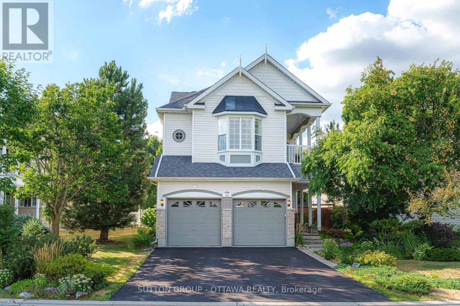 22 Insmill Cres, Ottawa, ON K2T 1G5