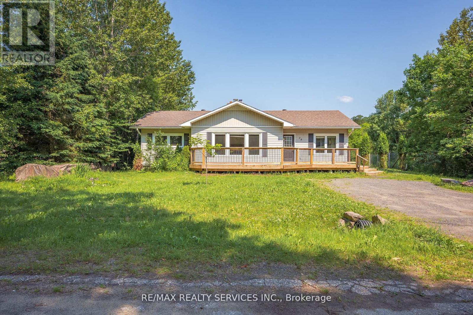 28 Shay Rd, Huntsville, ON P1H 1L2