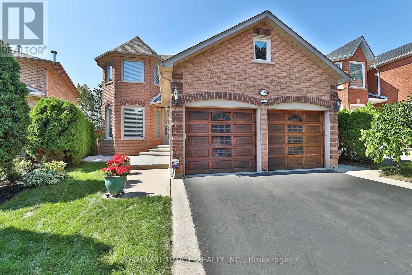 1169 Ewing Cres, Mississauga, ON L5V 1C1