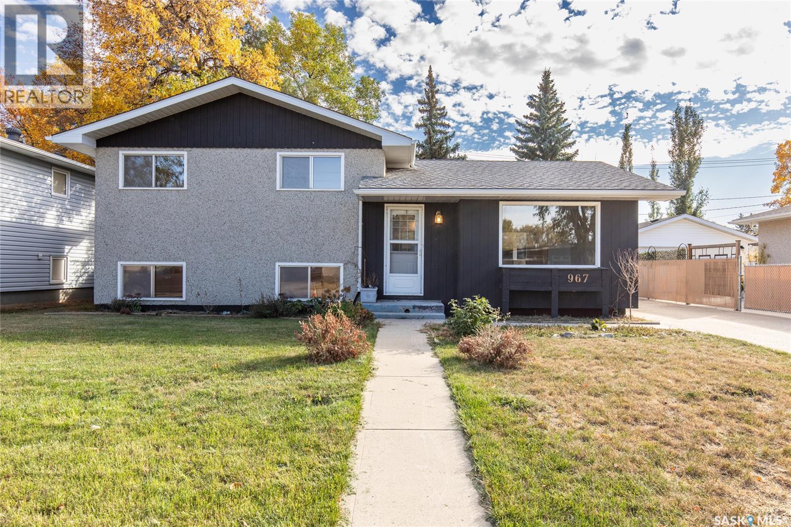 967 James St, Moose Jaw, SK S6H 3H5