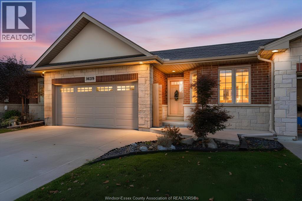 10219 Beverly Glen St, Windsor, ON N8P 0C2