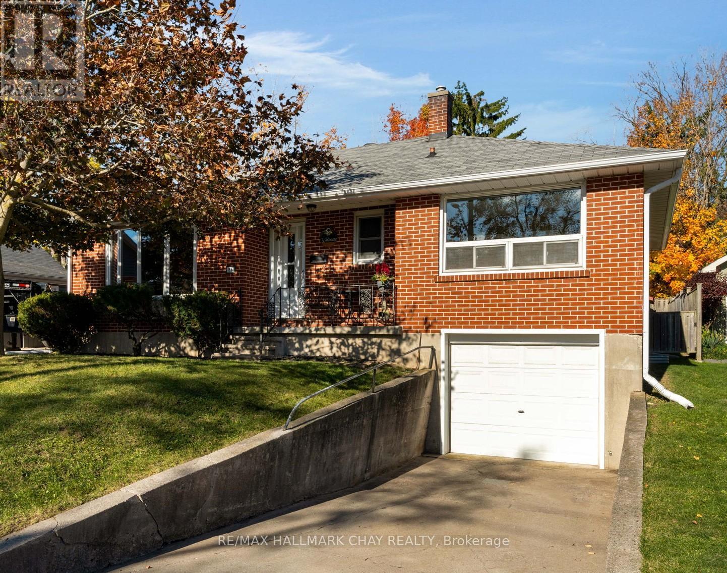 36 Grove St E, Barrie, ON L4M 2S1