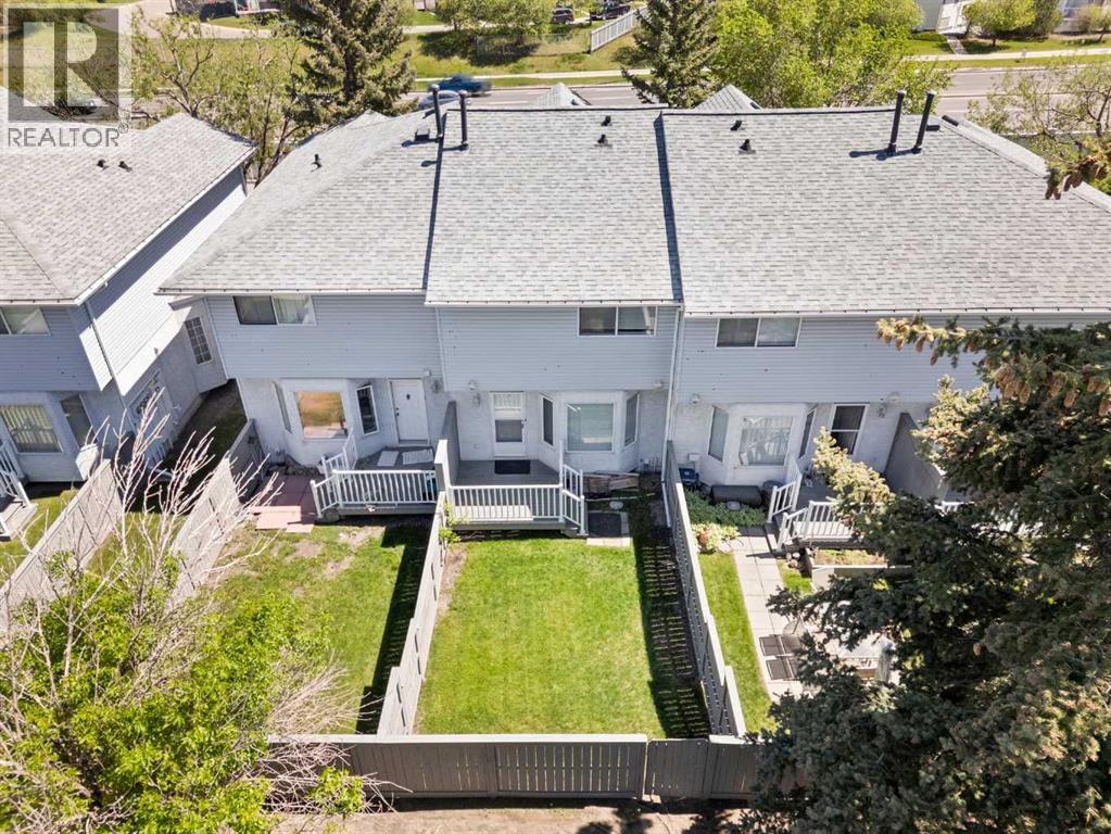 58 Bedford Mnr NE, Calgary, AB T3K 4B8