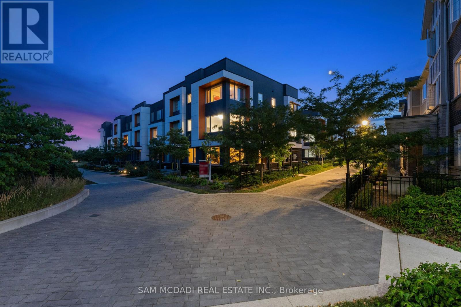 34 3006 Creekshore Common, Oakville, ON L6M 4M1
