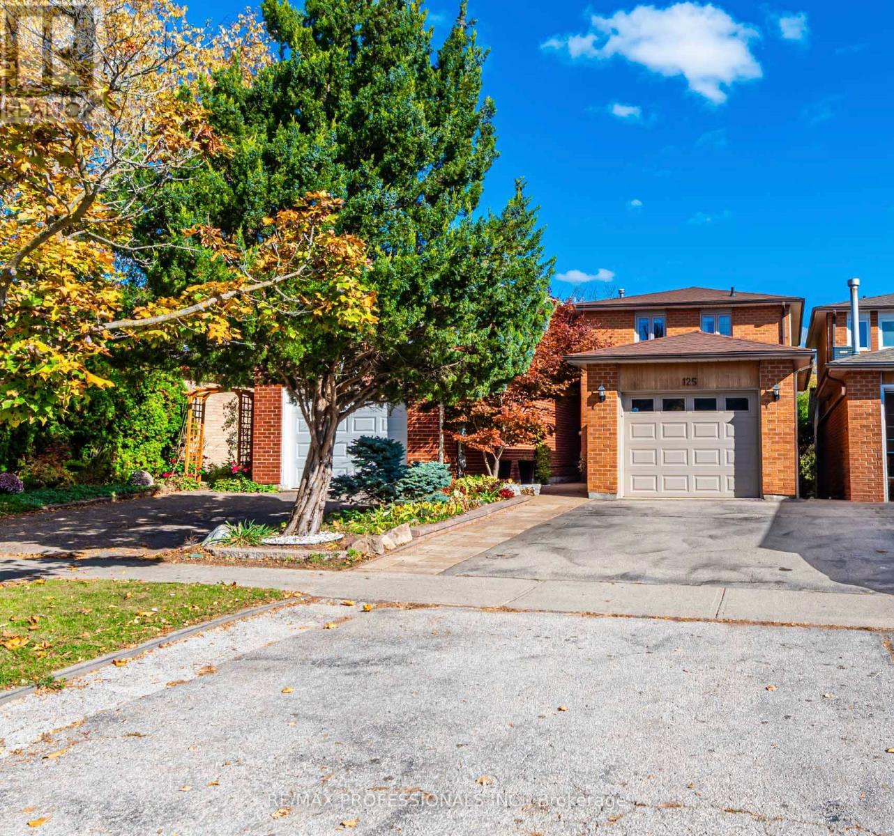 125 Kersey Cres, Richmond Hill, ON L4C 5X4