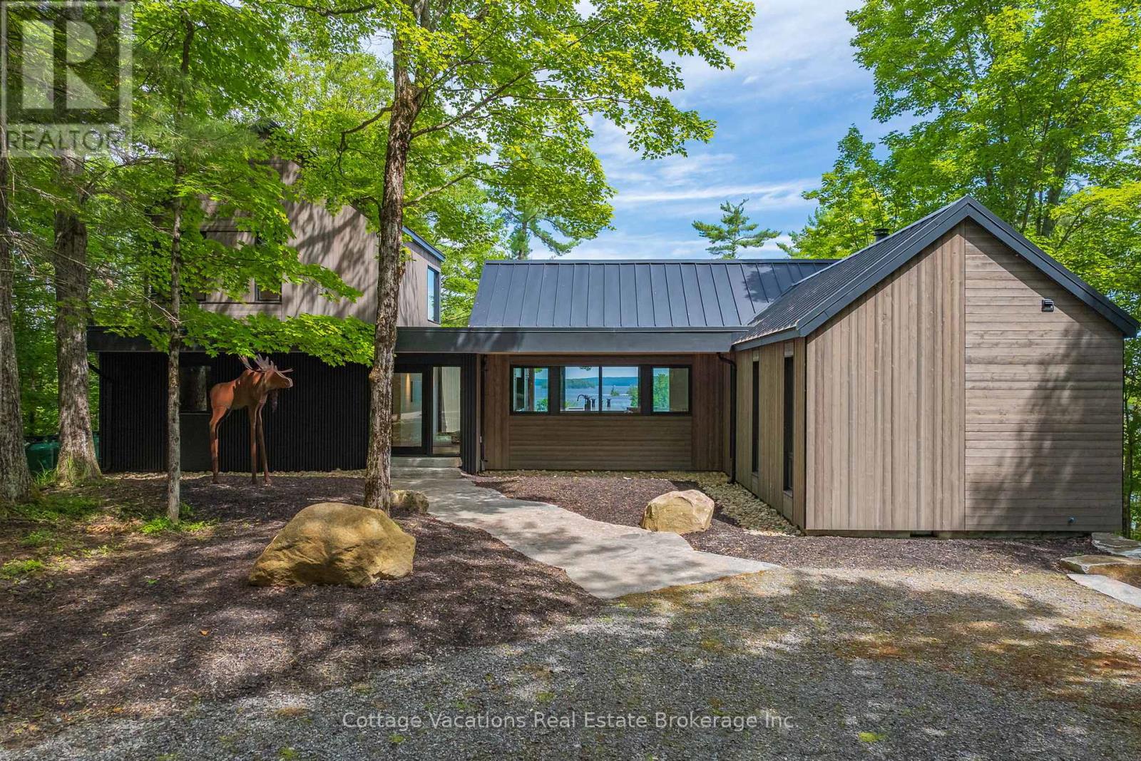 2 1053 Brackenrig Rd, Muskoka Lakes, ON P0B 1M0