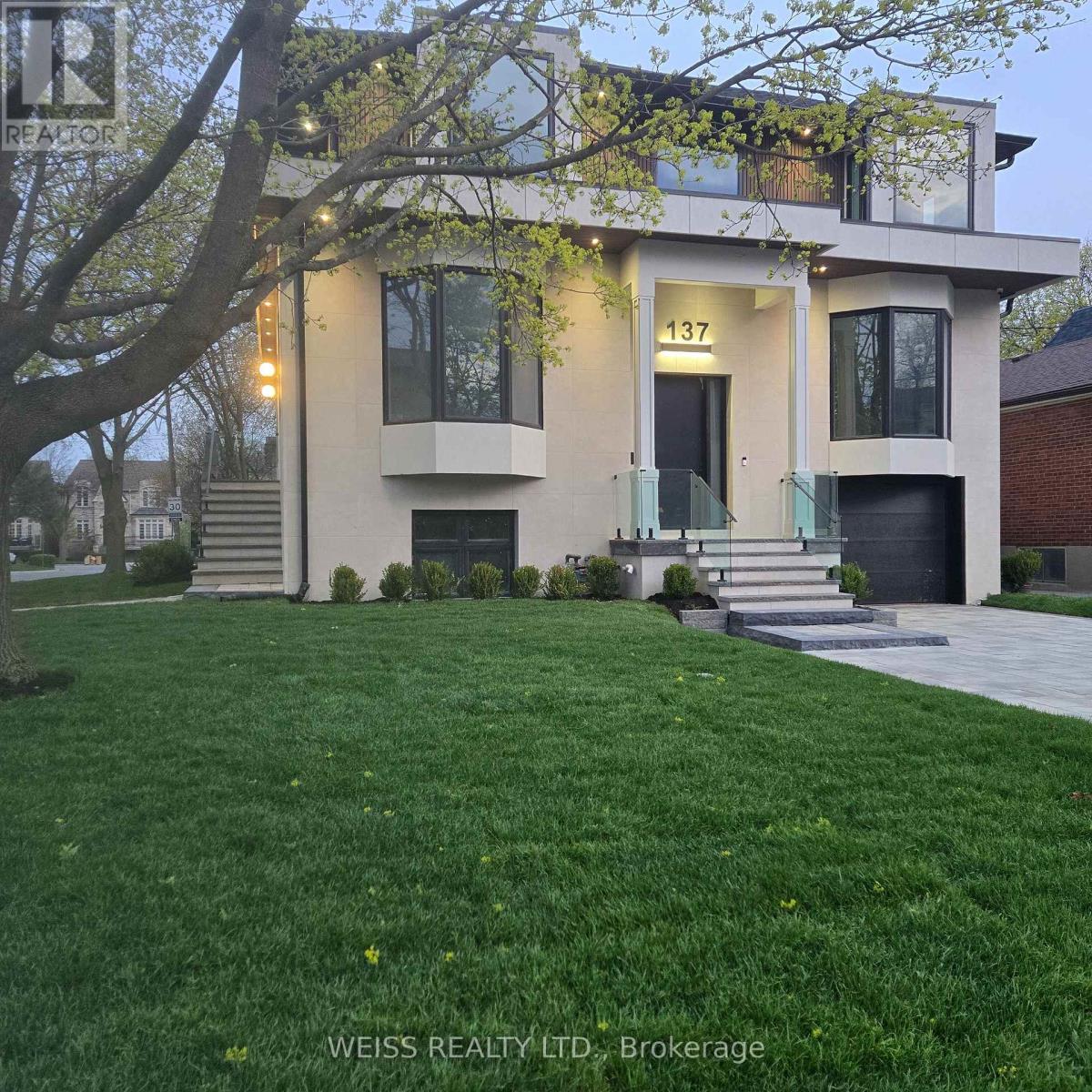 137 Bannockburn Ave, Toronto, ON M5M 2N4