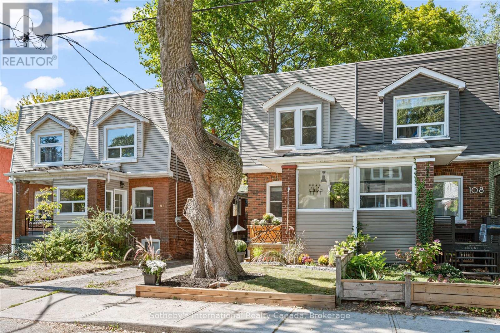 106 Hiltz Ave, Toronto, ON M4L 2N5