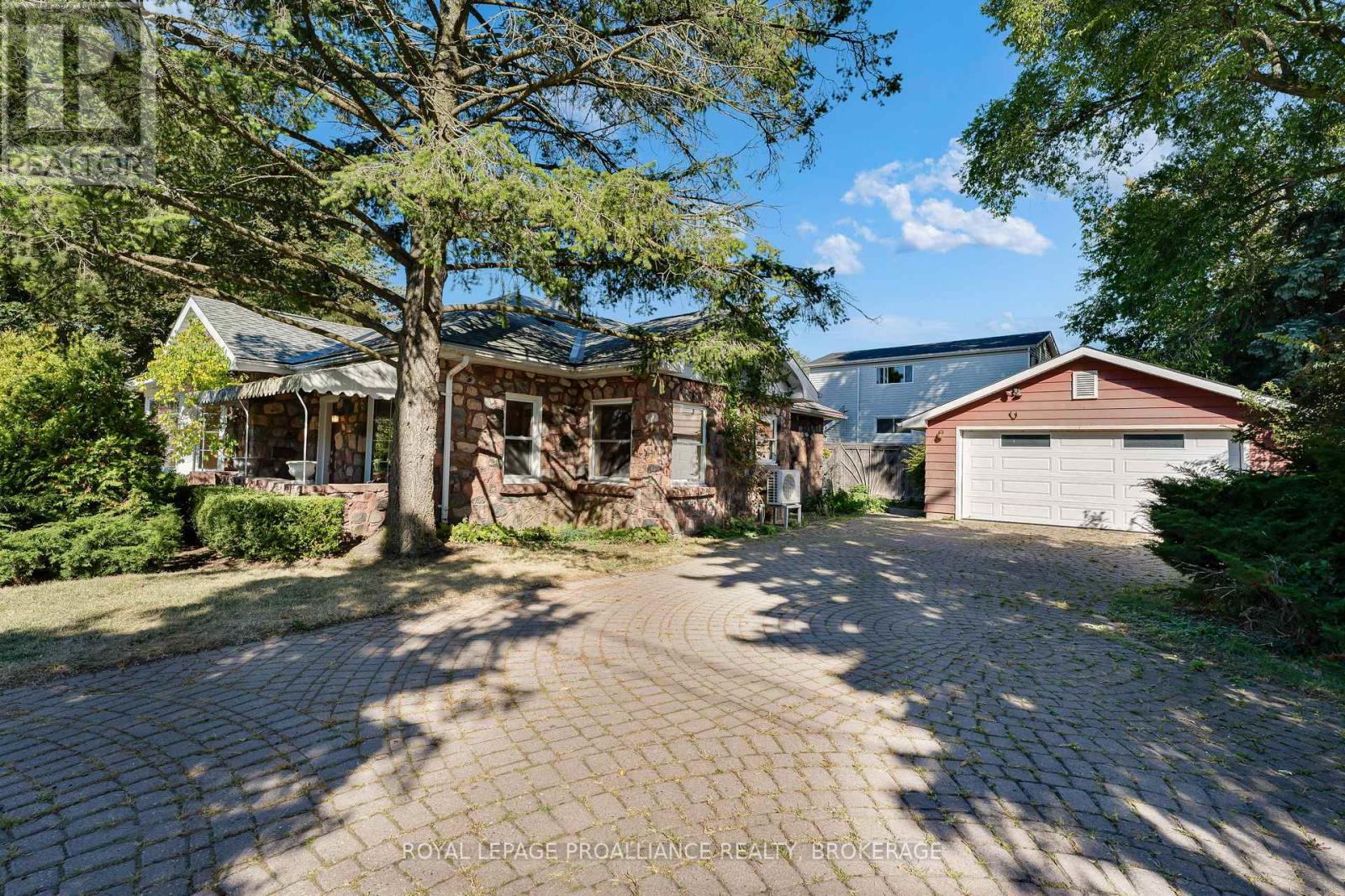 235 Park St, Kingston, ON K7L 1K4