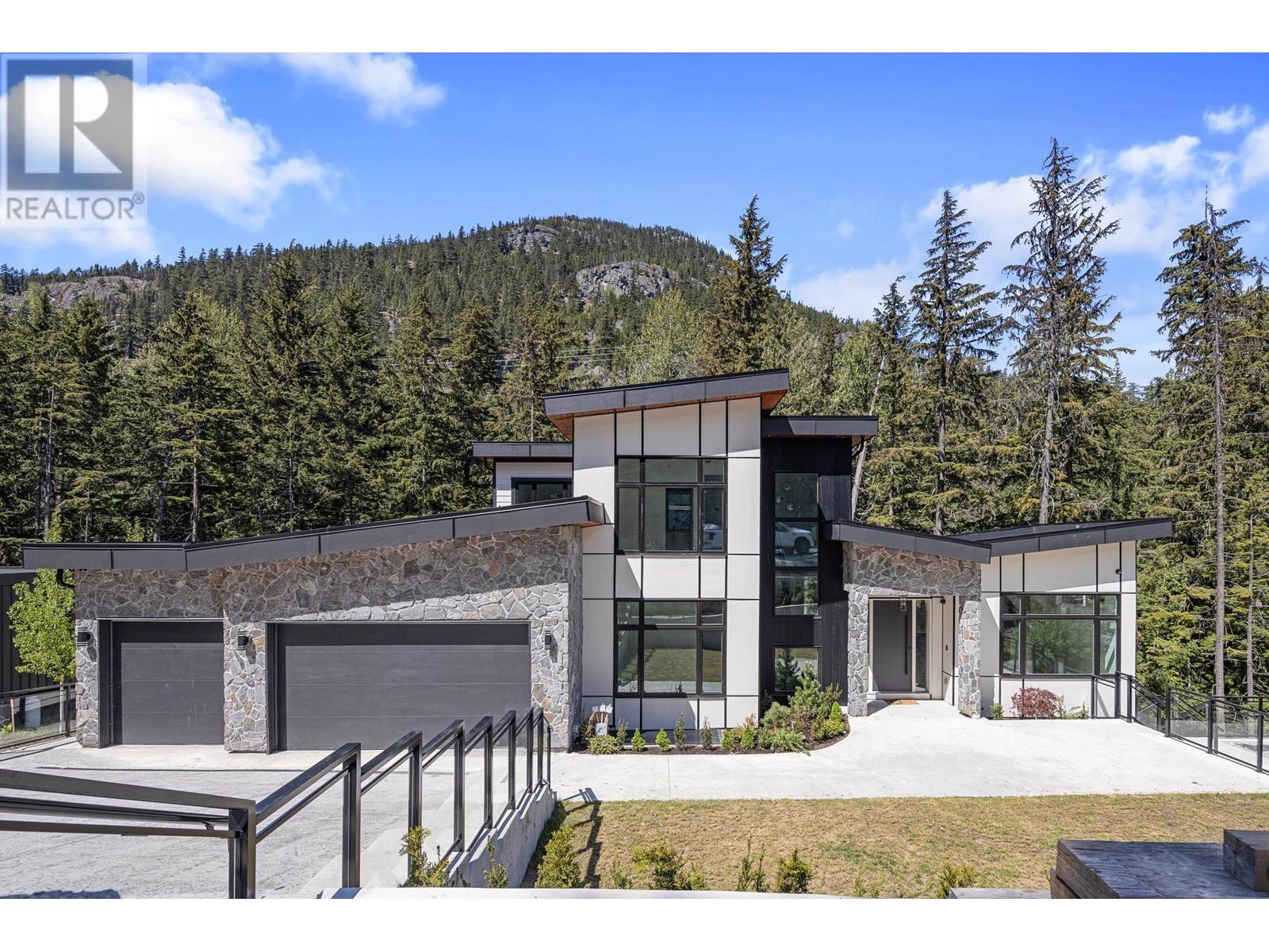 9113 Riverside Dr, Whistler, BC V8E 1M1