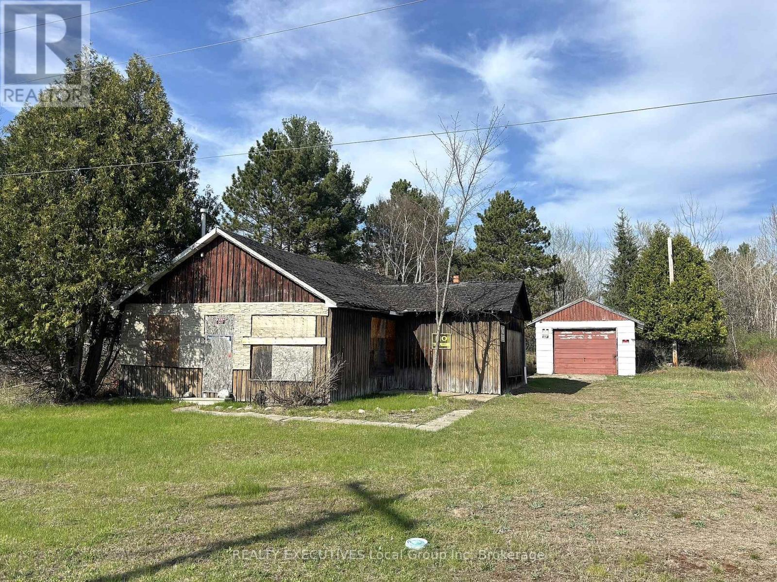 18 Pinewood Park Dr, North Bay, ON P1B 8Z4