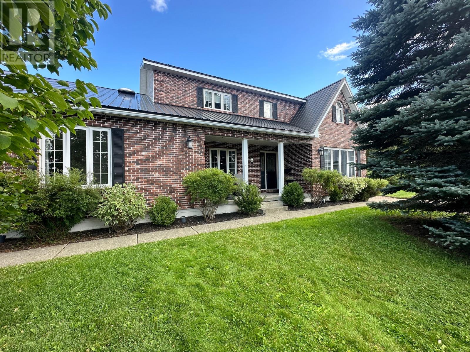 25 Dawe Cres, Grand Falls-Windsor, NL A2A 2T2
