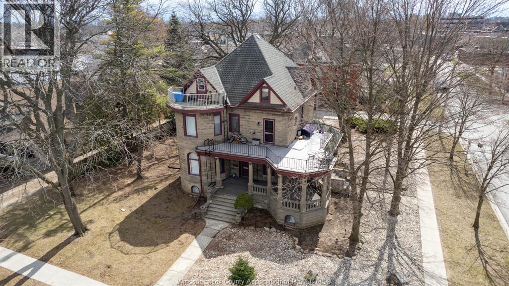 18 Clark St E, Leamington, ON N8H 1E1