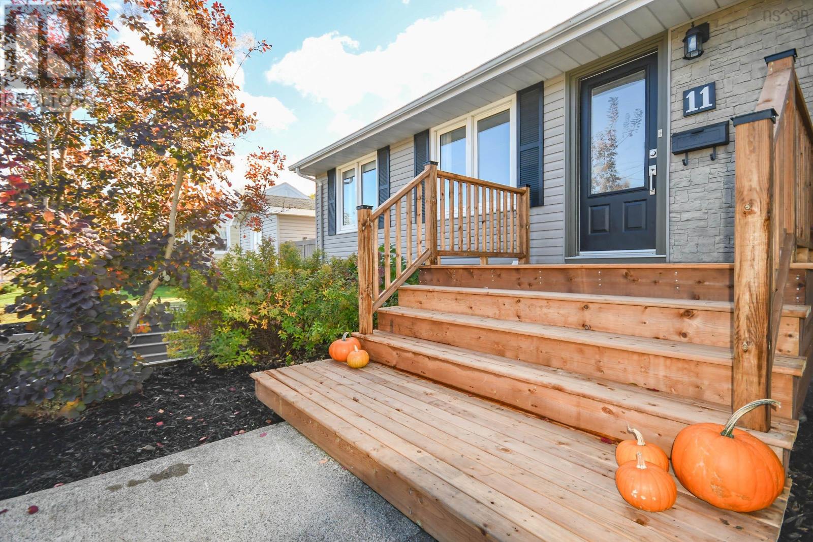 11 Walters St, Dartmouth, NS B2W 1S9