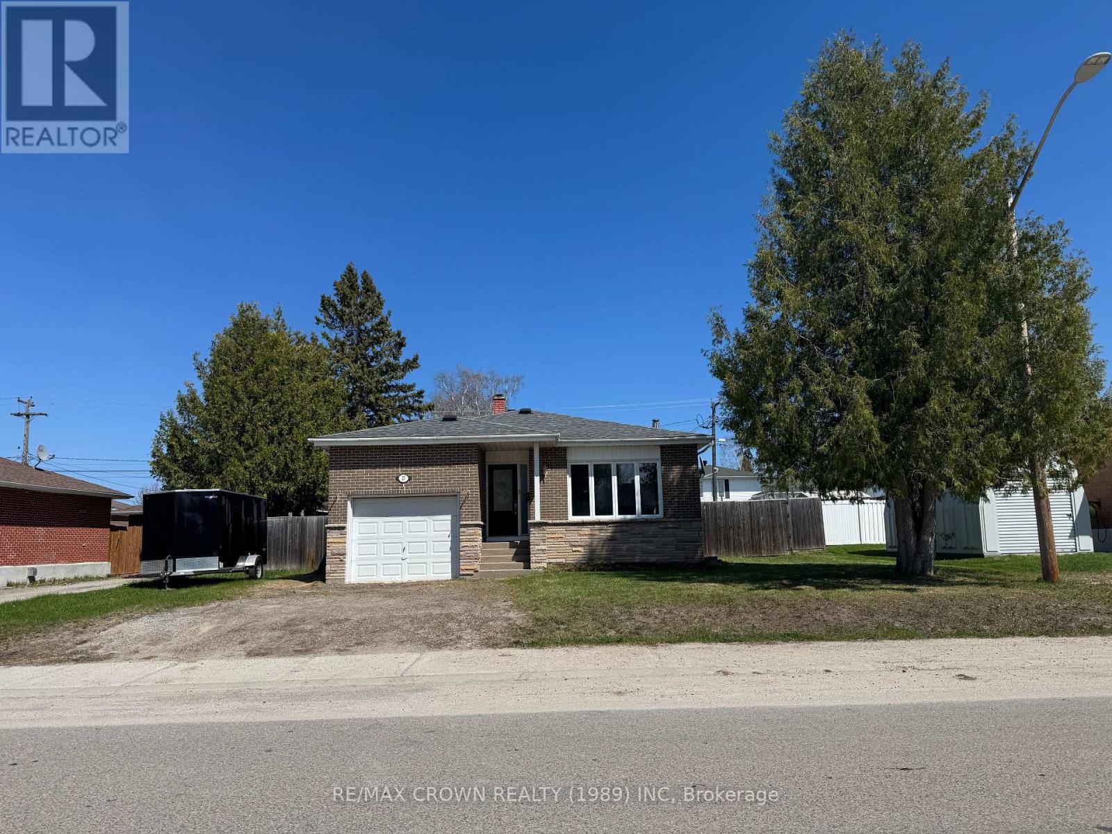 27 Ottawa St, Kapuskasing, ON P5N 1Y6