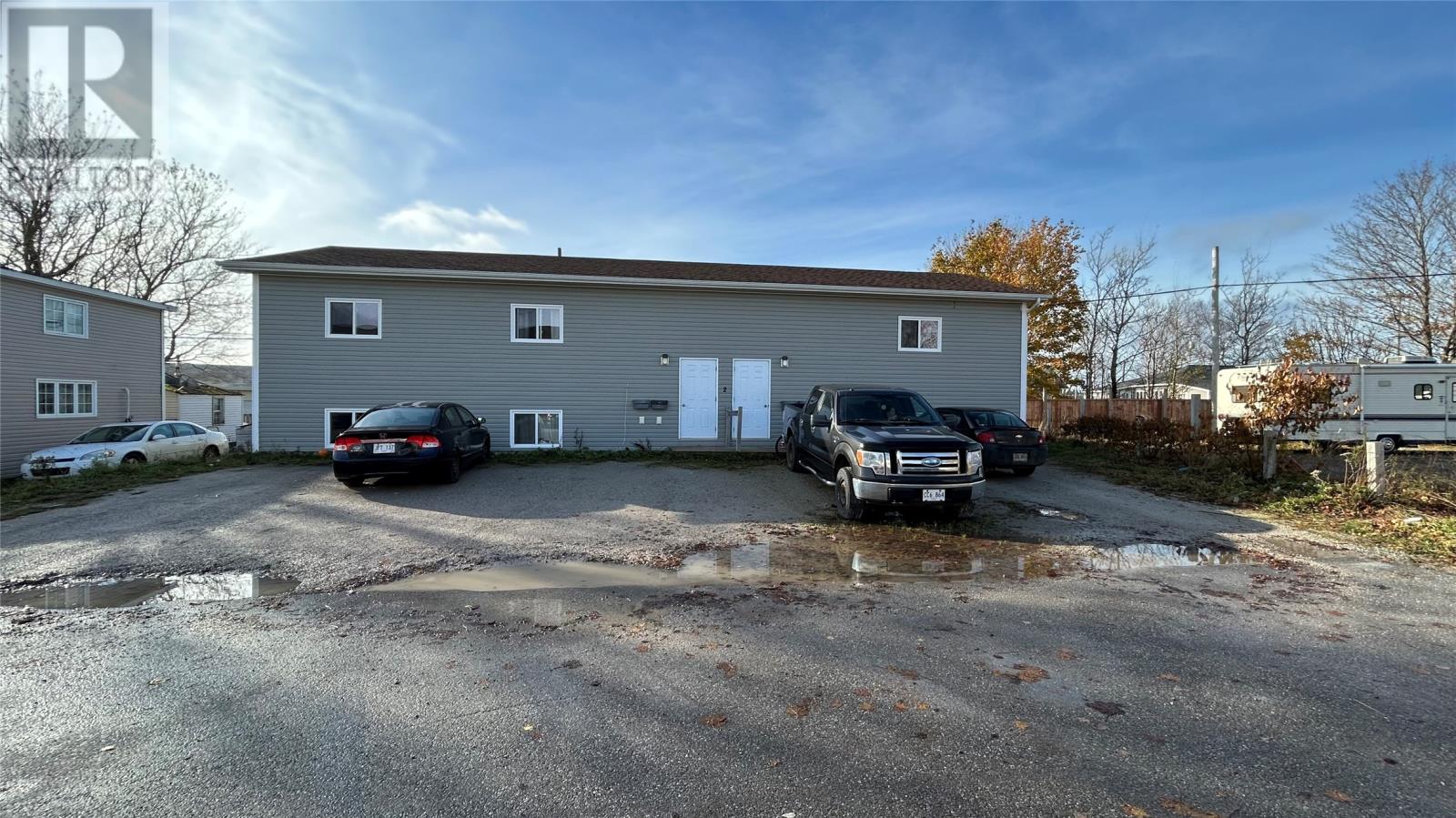 2 Crown Ave, Stephenville, NL A2N 1G2