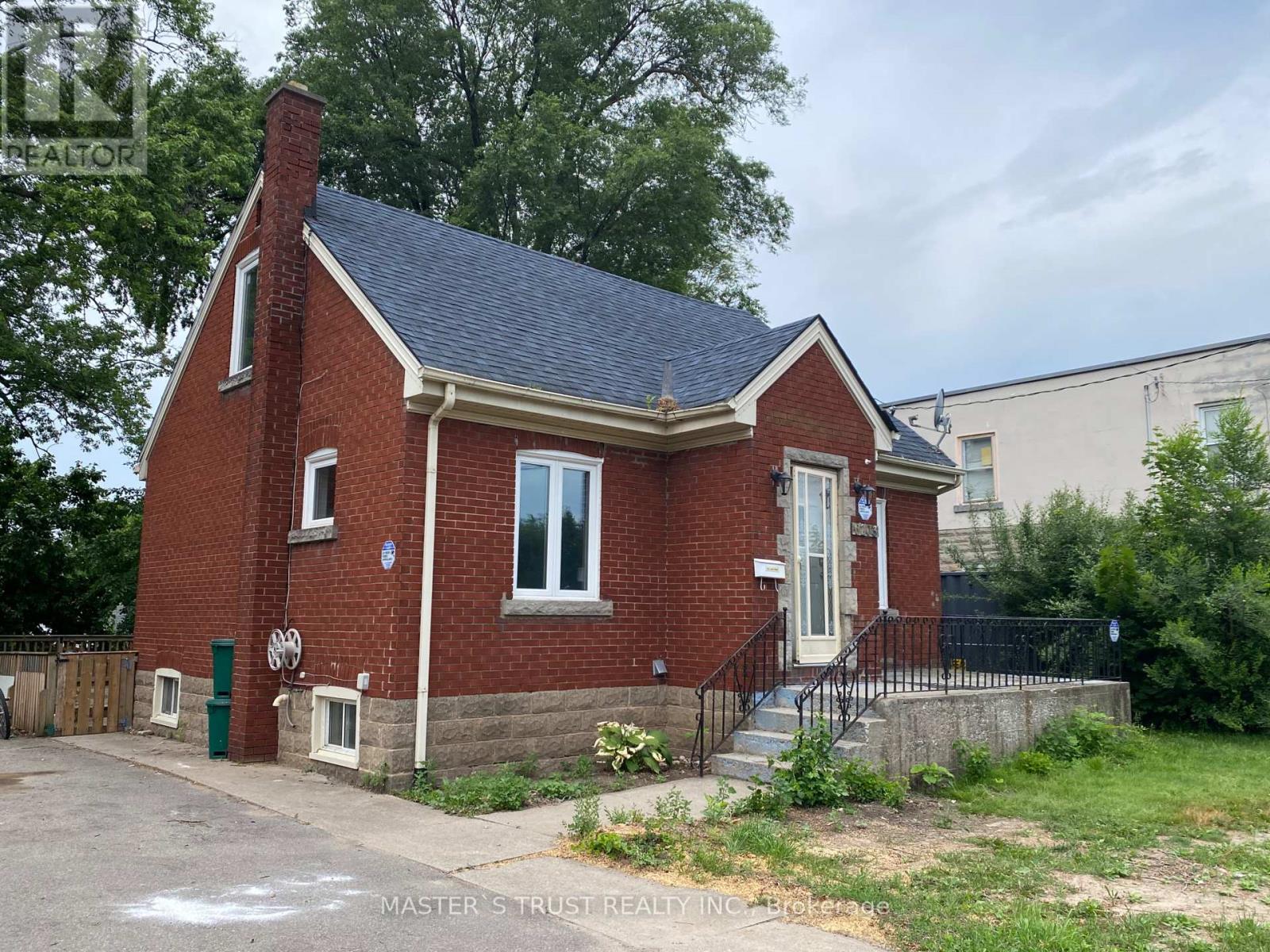 6203 Main St, Niagara Falls, ON L2G 6A5