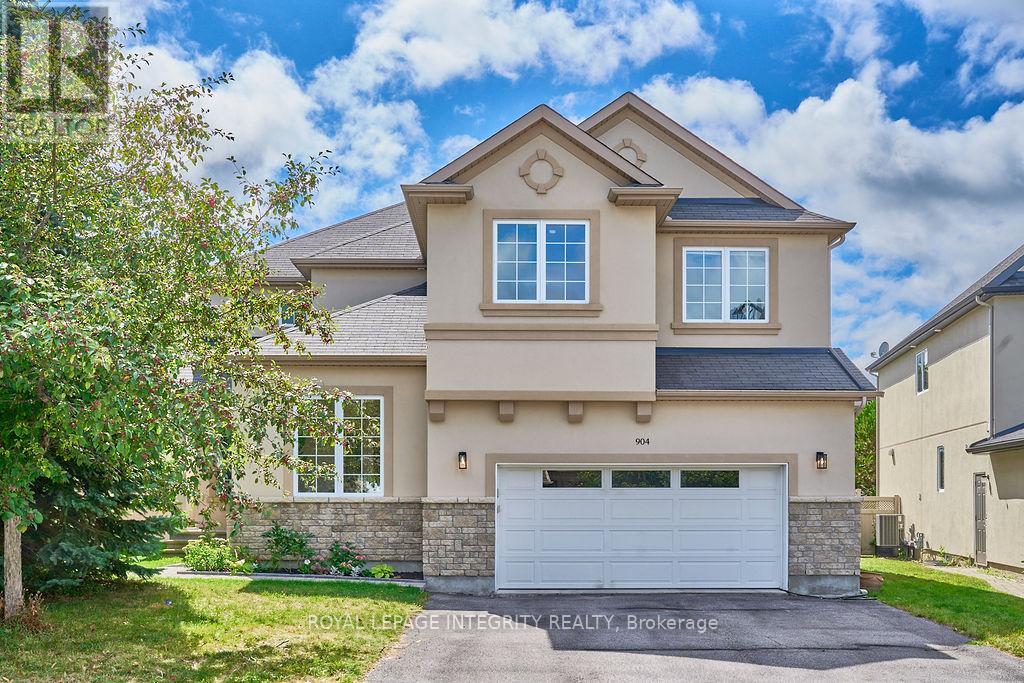 904 Nettleship Ct, Ottawa, ON K2T 0E9